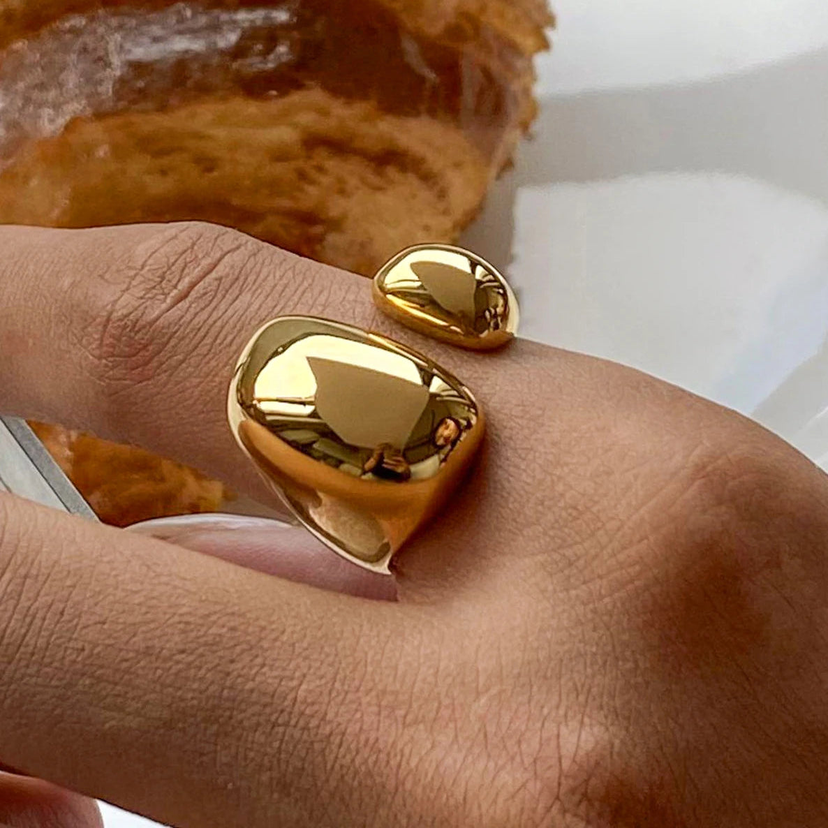 Light and Shadow Ring