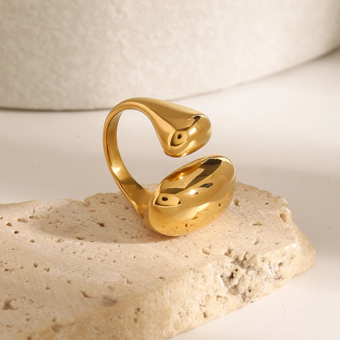 Light and Shadow Ring