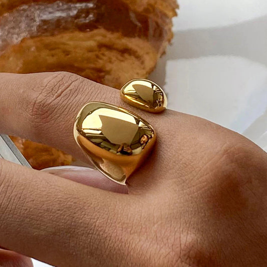 Light and Shadow Ring