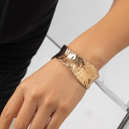 Exquisite Classic Bump Pattern Openning Bangles Bracelet