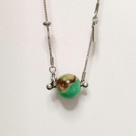 Necklace with freely interchangeable pendants